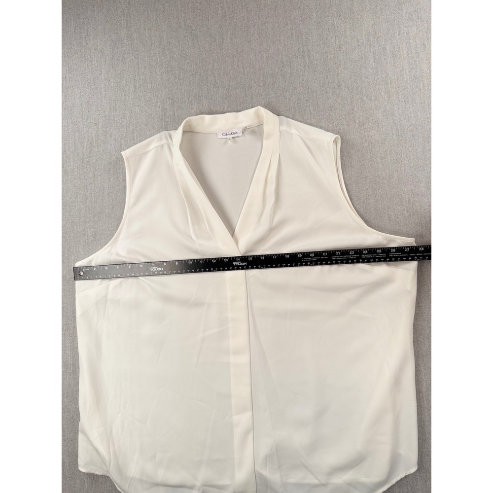Calvin Klein Womens 3X Cream White V-Neck Sleeveless Pleated Blouse Top - Picture 2 of 7